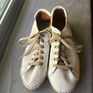 Beautiful ladies leather lace up shoes made in Spain. Size 39. Worn a few times.